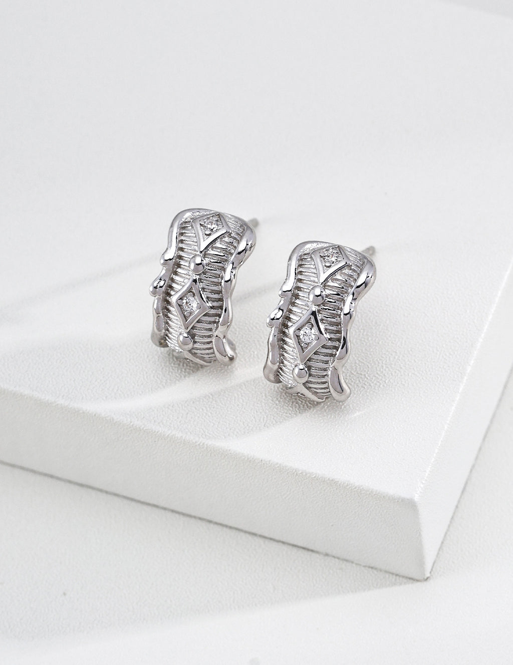 S925 Silver Vintage Ribbed Barrel CZ Stud Earrings LOJ72