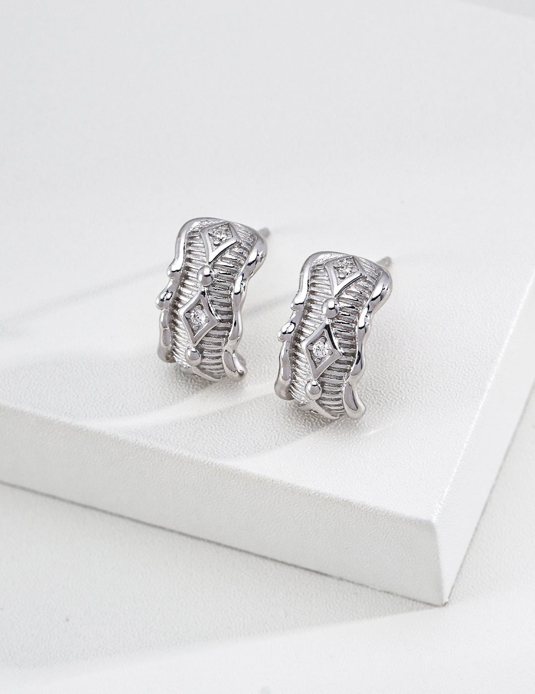 S925 Silver Vintage Ribbed Barrel CZ Stud Earrings LOJ72