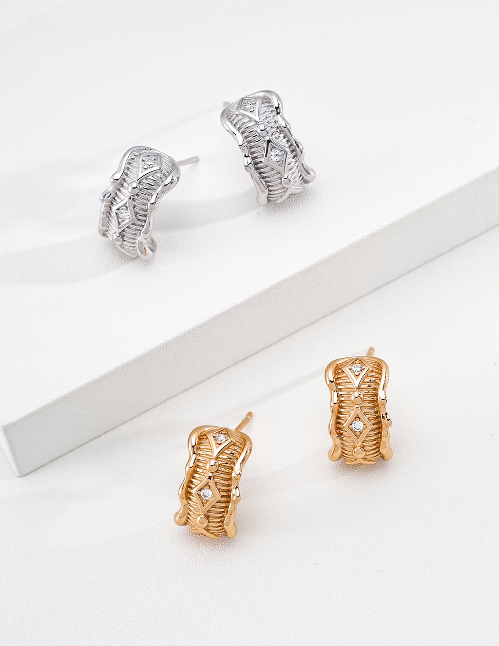 S925 Silver Vintage Ribbed Barrel CZ Stud Earrings LOJ72