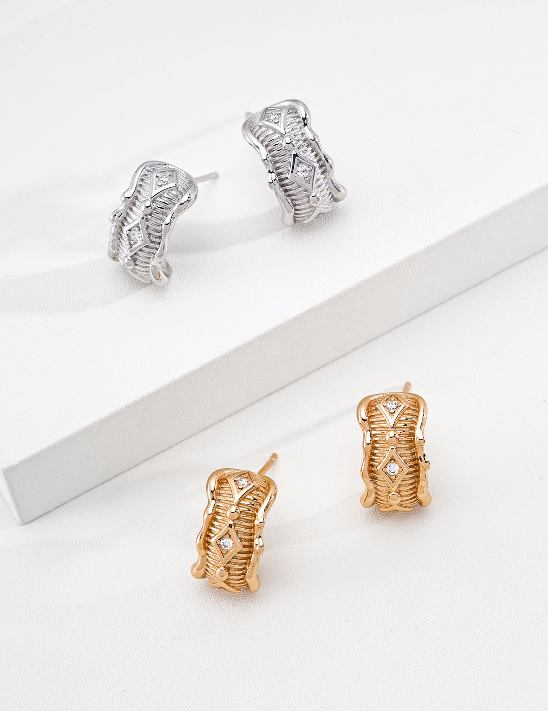 S925 Silver Vintage Ribbed Barrel CZ Stud Earrings LOJ72