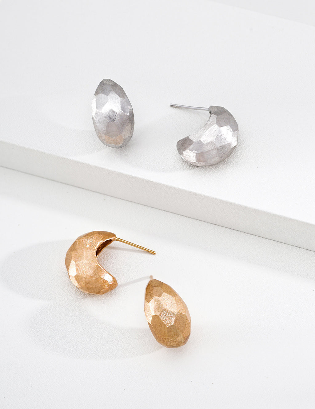 S925 Silver Faceted Teardrop Stud Earrings with Hand-Filed Texture LOJ79