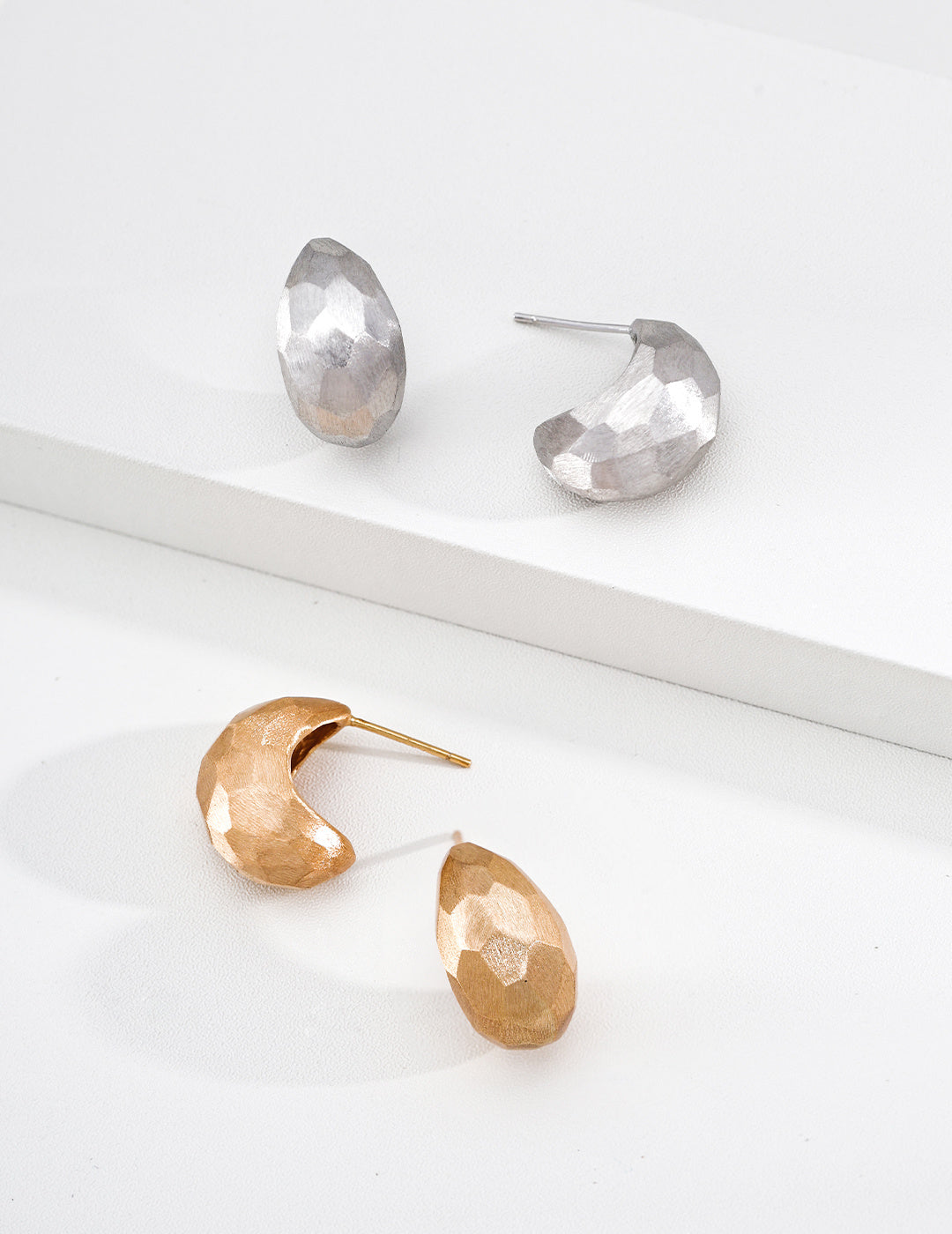 S925 Silver Faceted Teardrop Stud Earrings with Hand-Filed Texture LOJ79