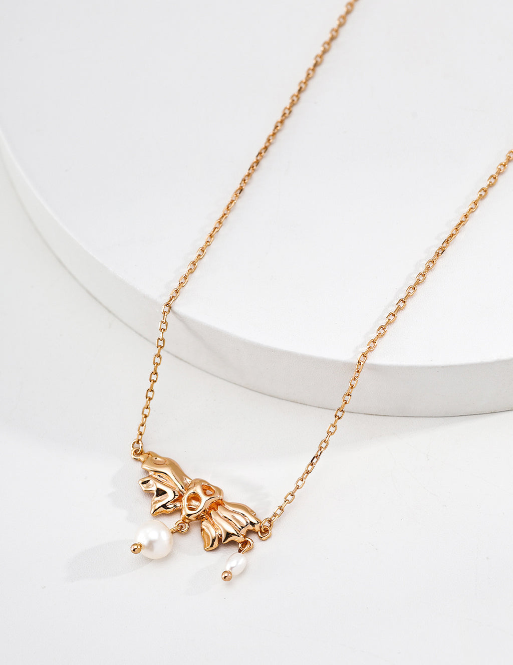 S925 Silver Vintage Gold Sculptural Bow & Natural Pearl Drop Necklace LOJ102