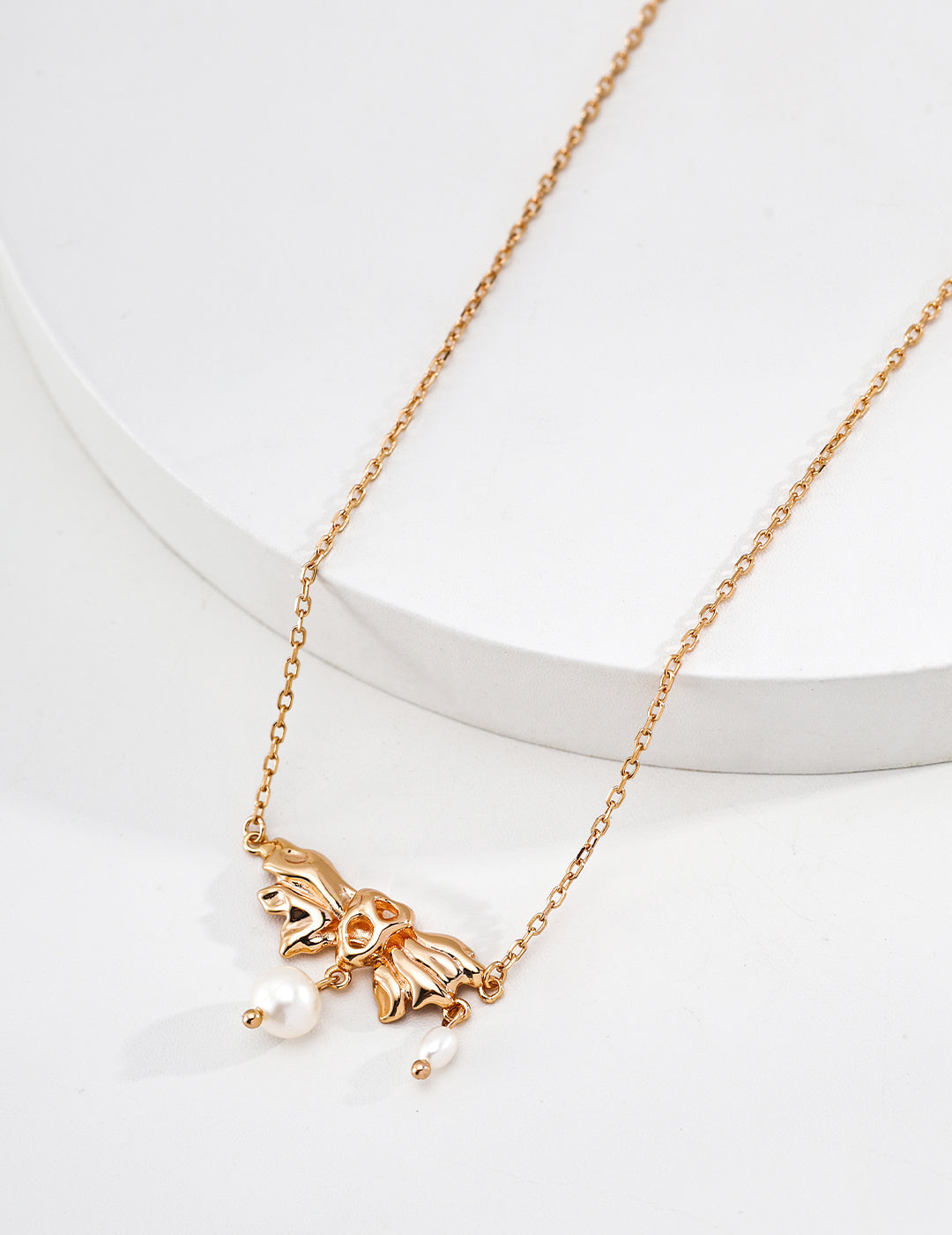S925 Silver Vintage Gold Sculptural Bow & Natural Pearl Drop Necklace LOJ102