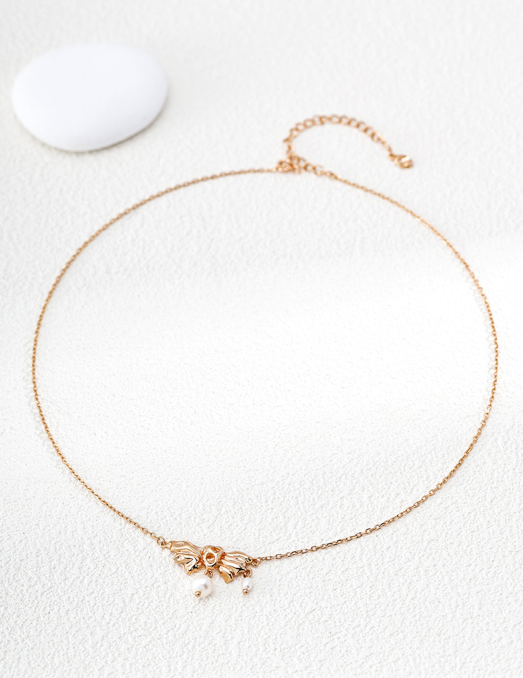 S925 Silver Vintage Gold Sculptural Bow & Natural Pearl Drop Necklace LOJ102