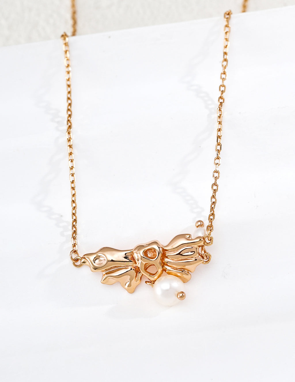 S925 Silver Vintage Gold Sculptural Bow & Natural Pearl Drop Necklace LOJ102