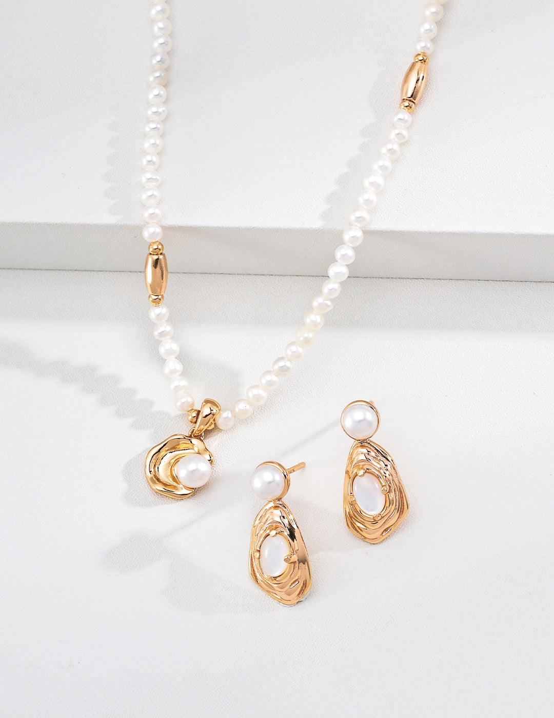S925 Silver Natural Pearl Necklace with Oyster Pendant | Vintage Gold LOJ164