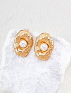 S925 Silver Handcrafted Forged Natural Pearl Stud Earrings | Vintage Gold LOJ114