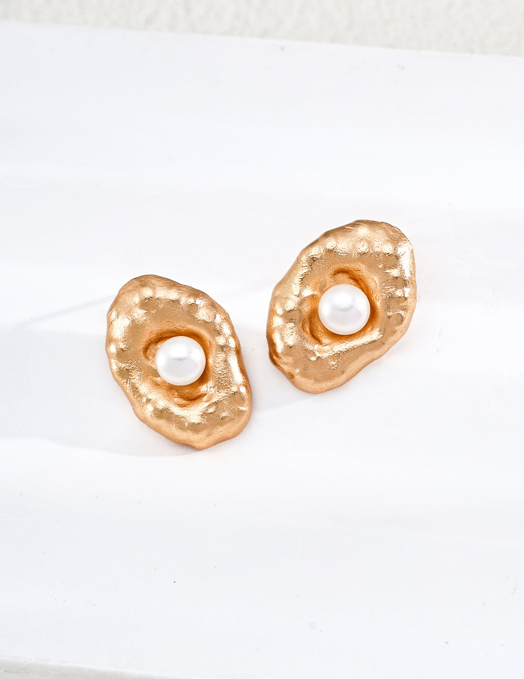 S925 Silver Handcrafted Forged Natural Pearl Stud Earrings | Vintage Gold LOJ114