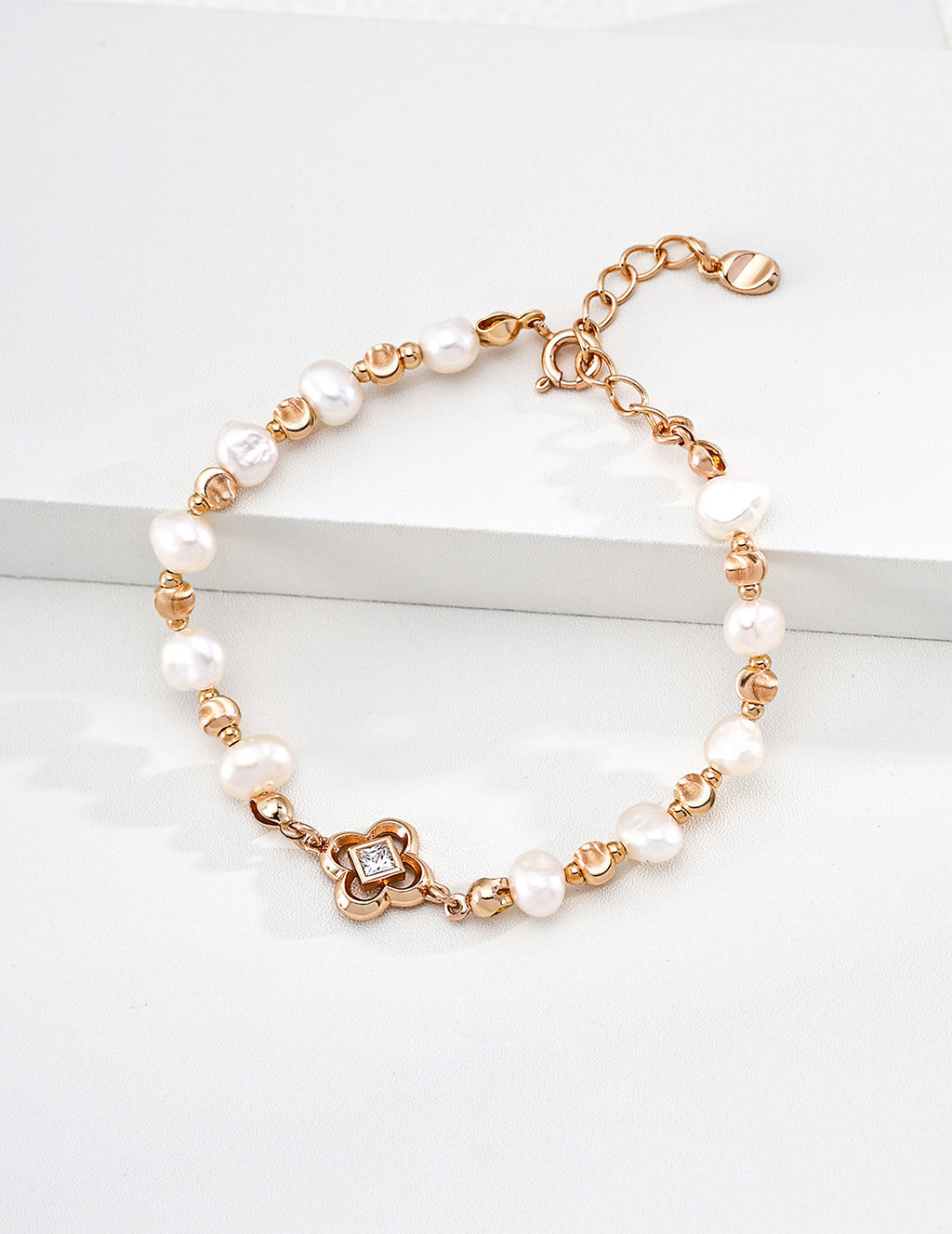 S925 Silver Natural Baroque Pearl & CZ Clover Charm Bracelet | Vintage Gold LOJ106