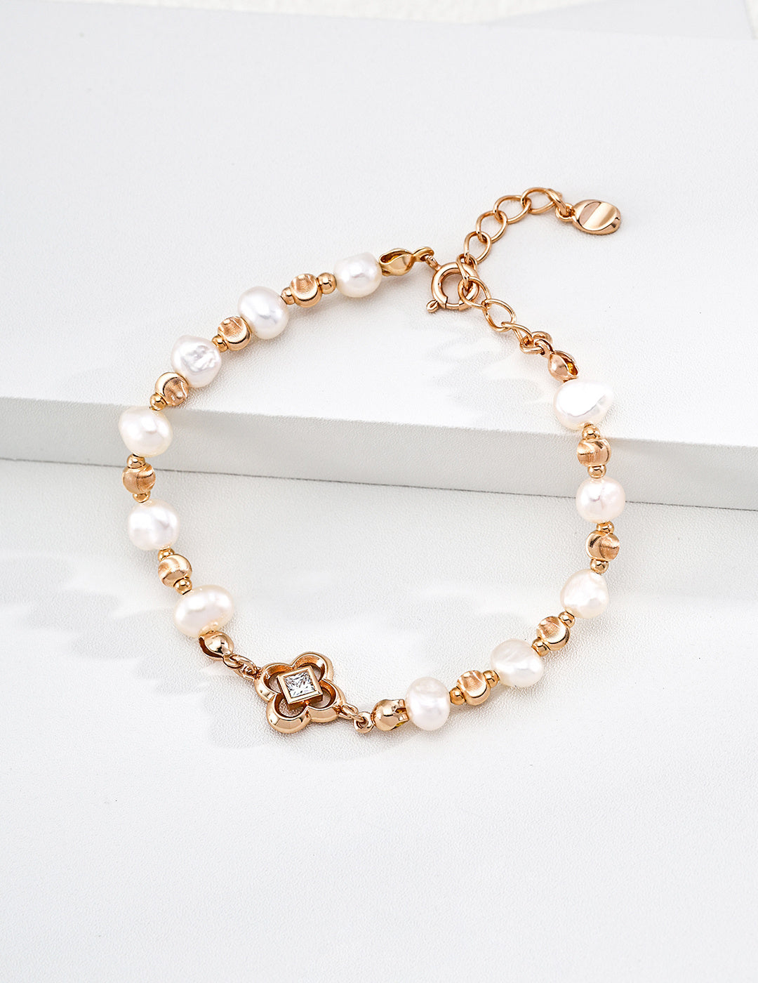 S925 Silver Natural Baroque Pearl & CZ Clover Charm Bracelet | Vintage Gold LOJ106