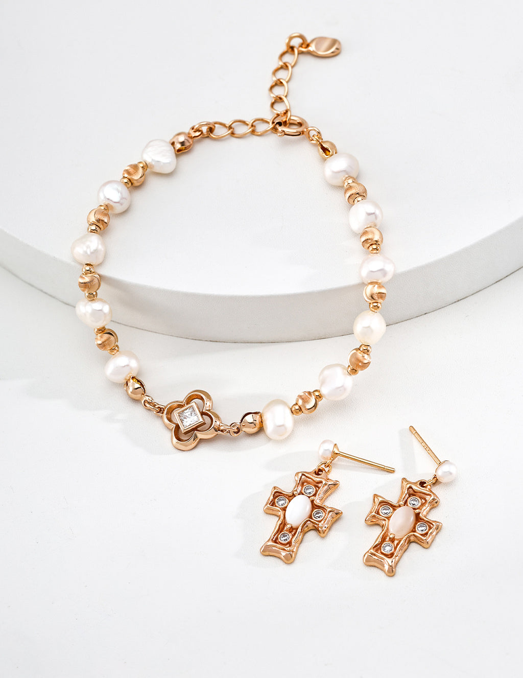 S925 Silver Natural Baroque Pearl & CZ Clover Charm Bracelet | Vintage Gold LOJ106