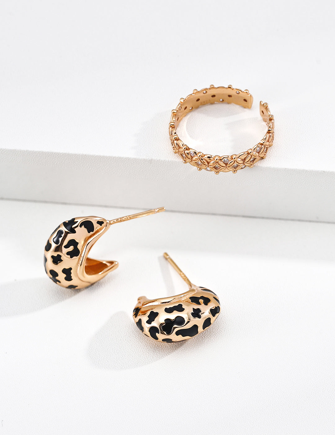 S925 Silver Leopard Enamel Chunky C-Hoop Earrings | Vintage Gold LOJ144