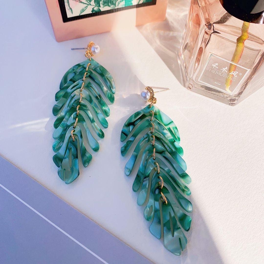 💖Fashion Seaside Resort Style Acrylic Leaf Earrings For Women